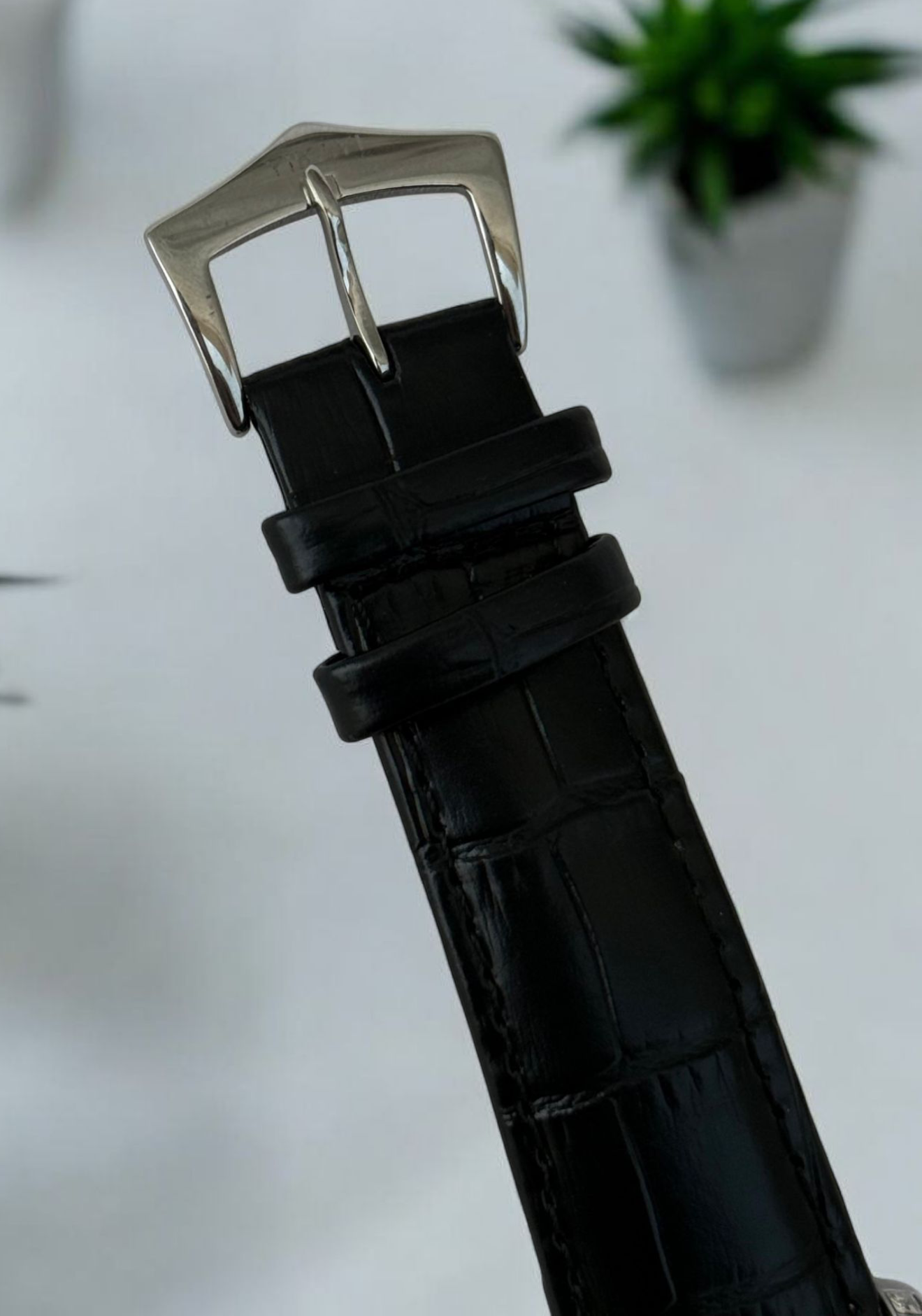Yikai Crystal Stone Iced-Out Watch - Premium Straps Watch