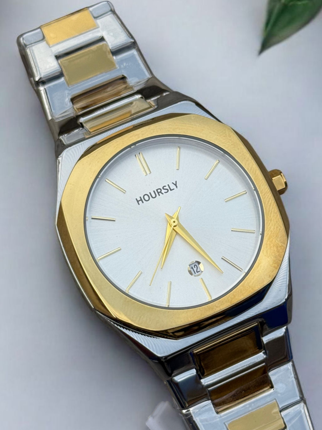 HOURSLY Watch – Precision Crafted in Pure Stainless Steel