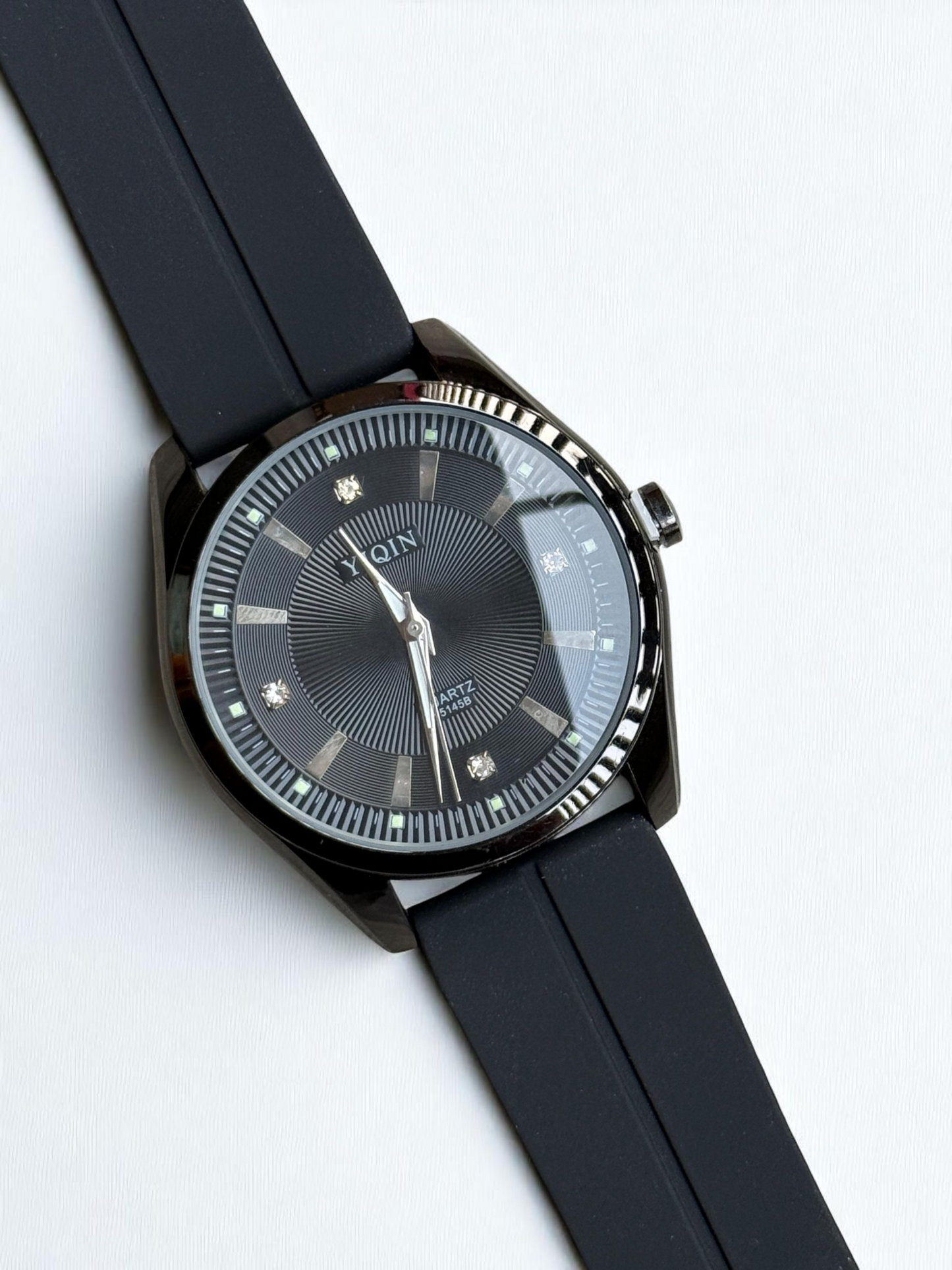 YIQIN Watch with Silicon Straps & Magnetic Lock