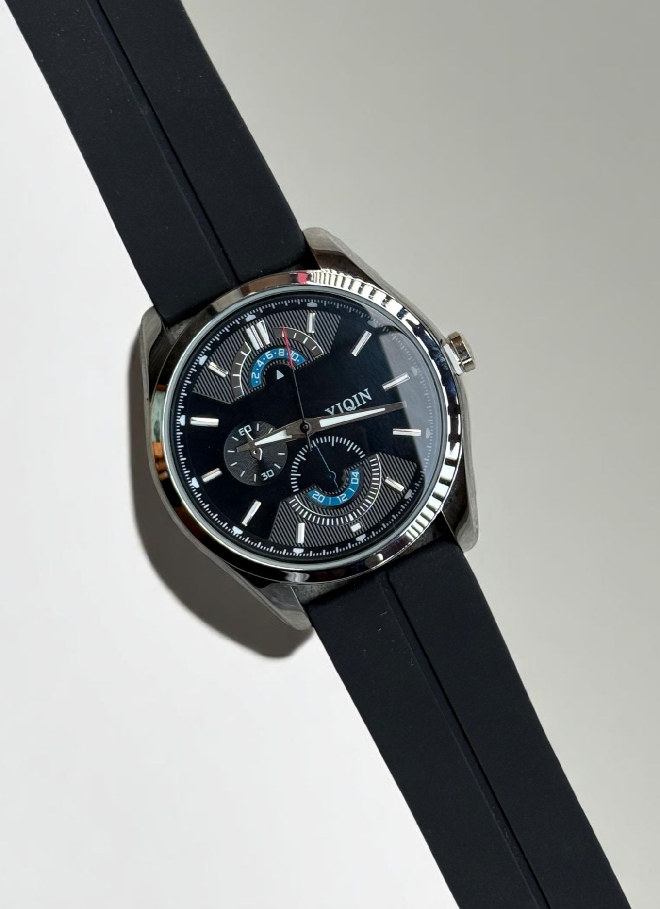 YIQIN Watch with Silicon Straps & Magnetic Lock