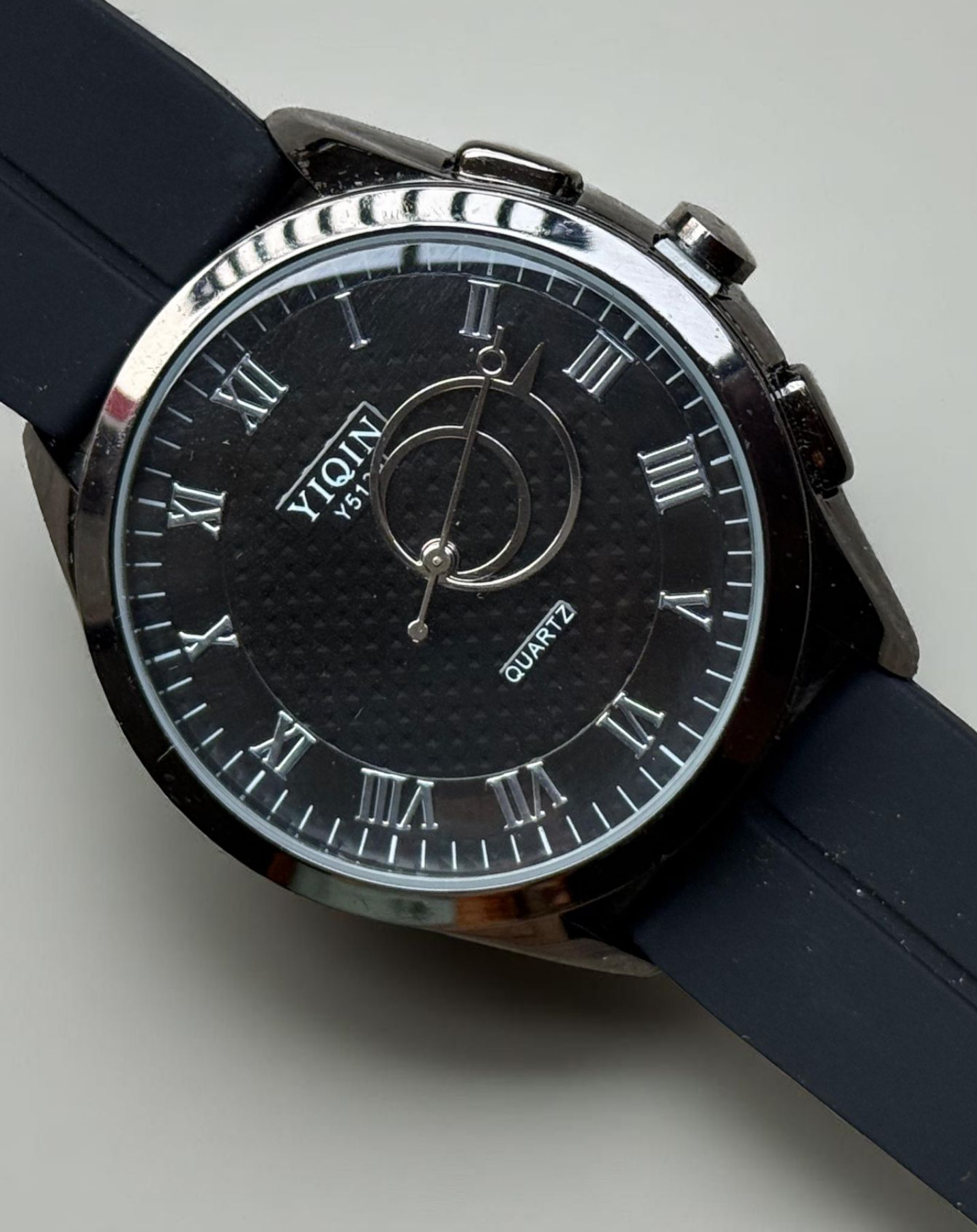 YIQIN Watch with Silicon Straps & Magnetic Lock