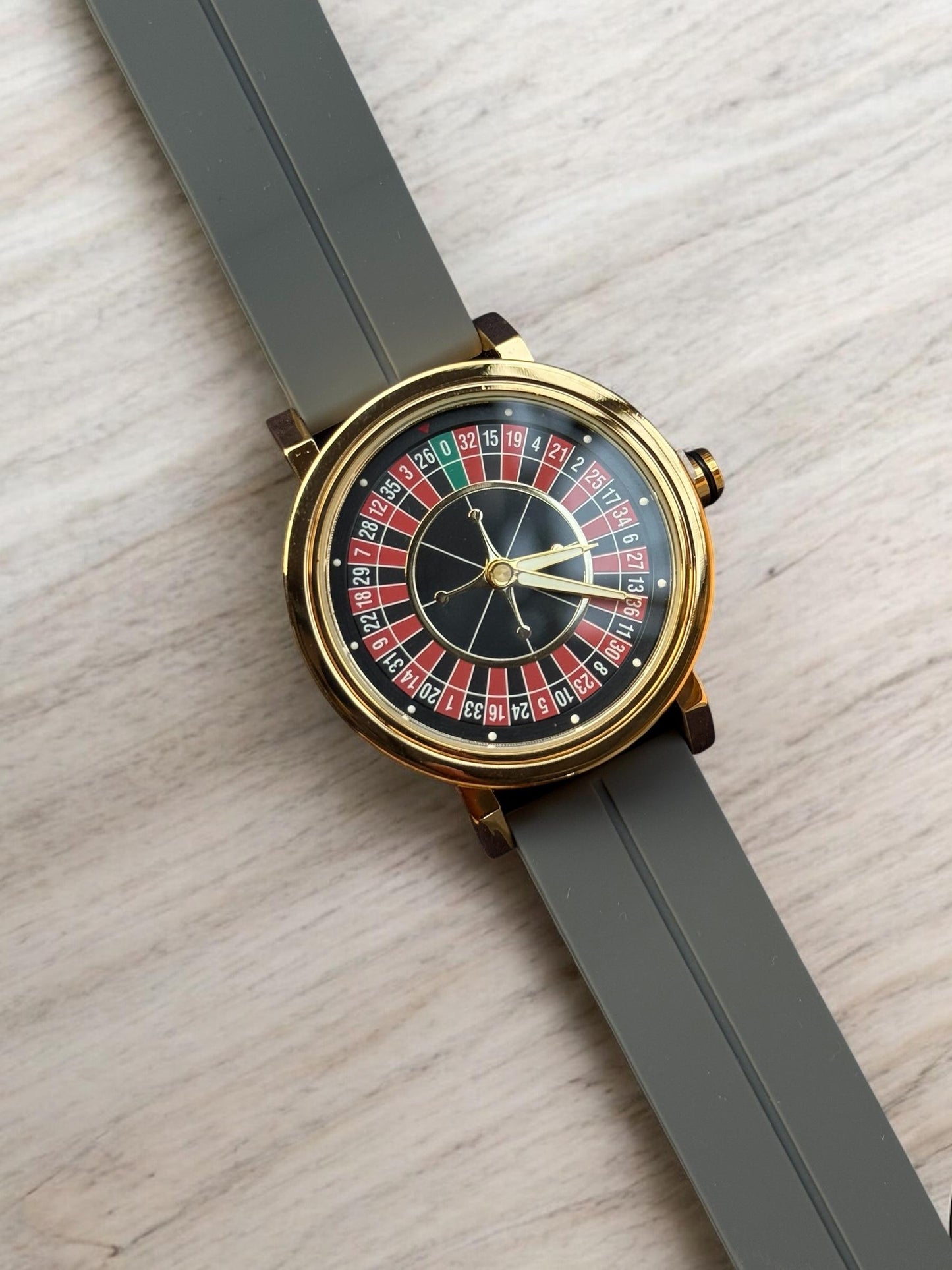 Rotatating Dial Watch - Premium Silicon Straps With Magnetic Lock