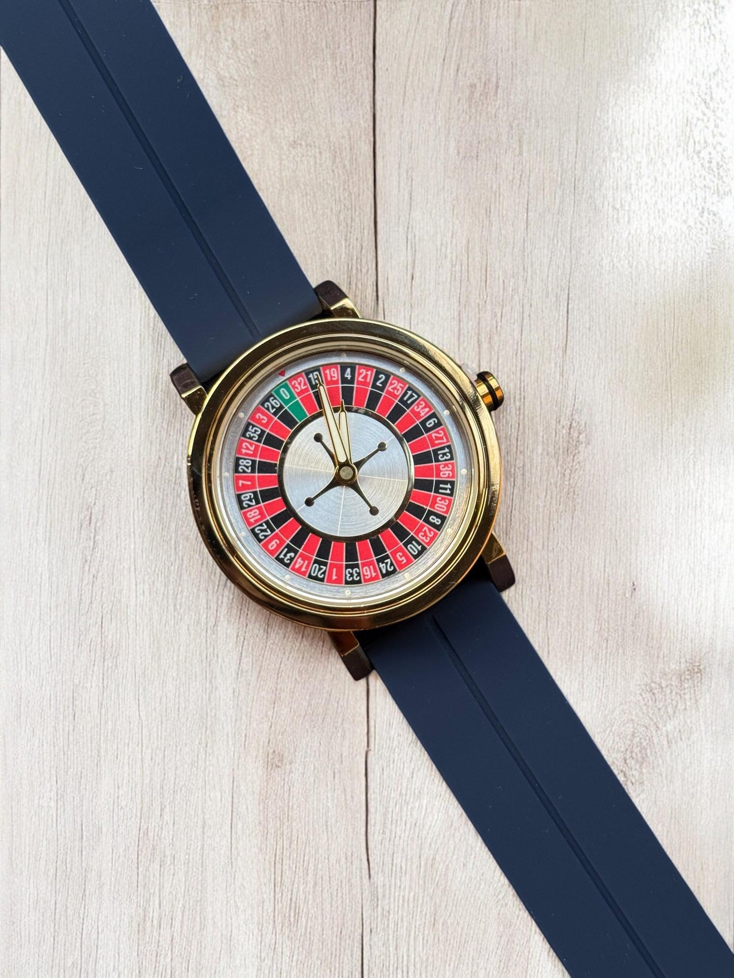 Rotatating Dial Watch - Premium Silicon Straps With Magnetic Lock