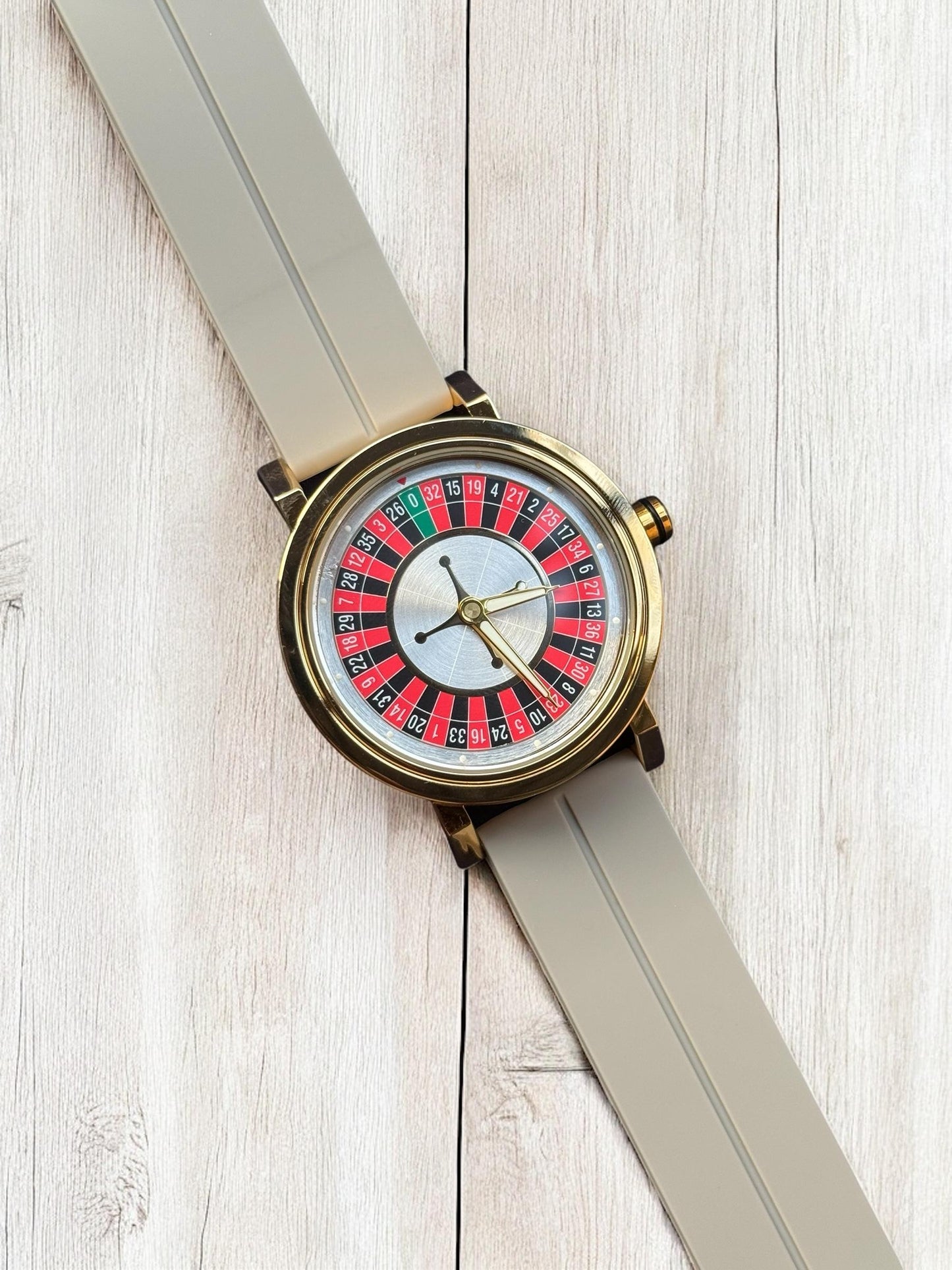 Rotatating Dial Watch - Premium Silicon Straps With Magnetic Lock