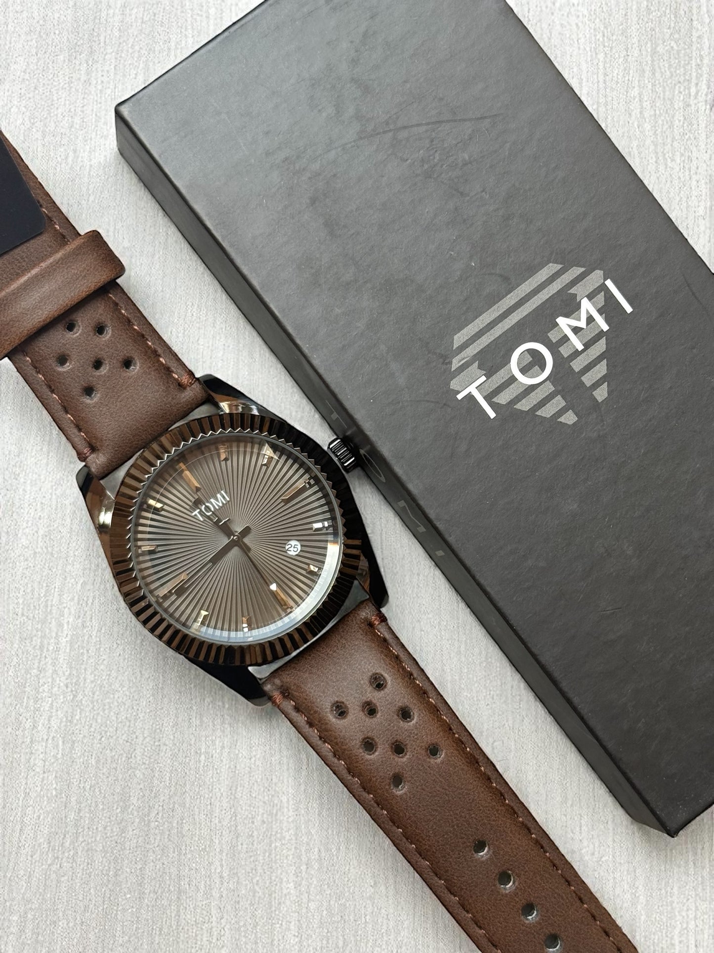 Tomi Watch – Premium Straps with Sleek Modern Design