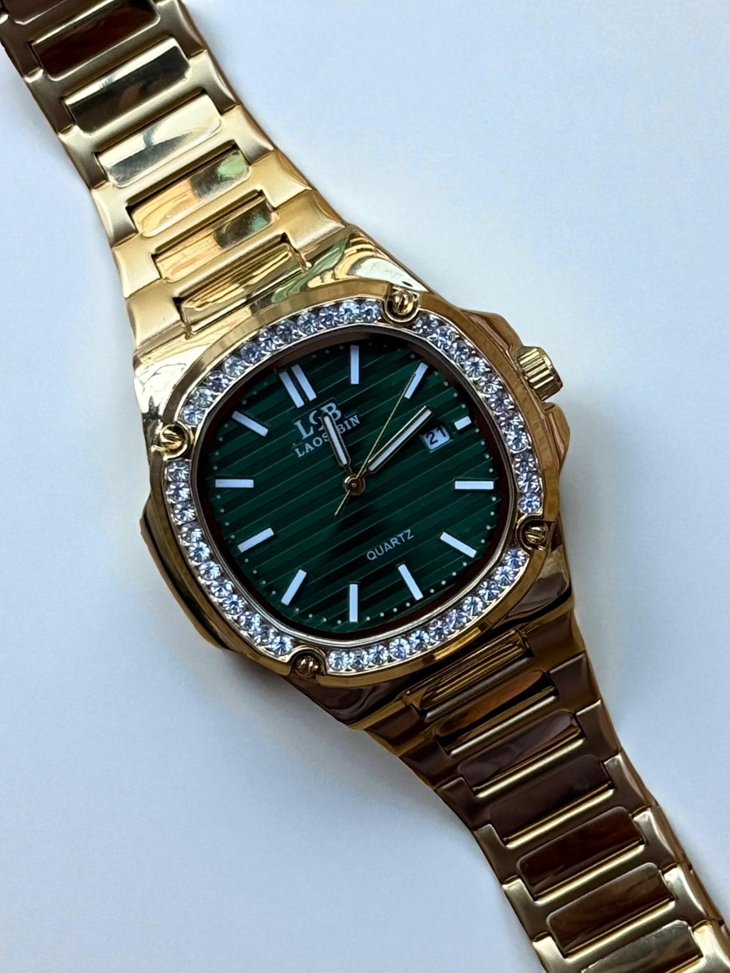 Laosibin Stainless Steel Golden Watch – Stone-Studded Dial