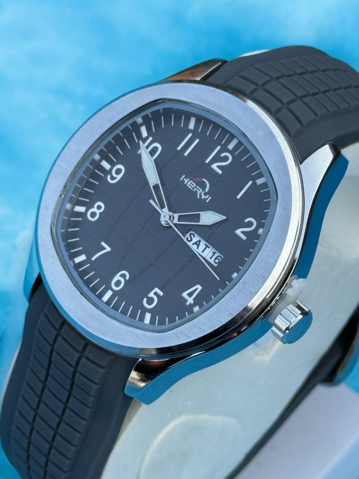 Heryi Premium Silicon Strap Watch – Stylish & Durable Timepiece