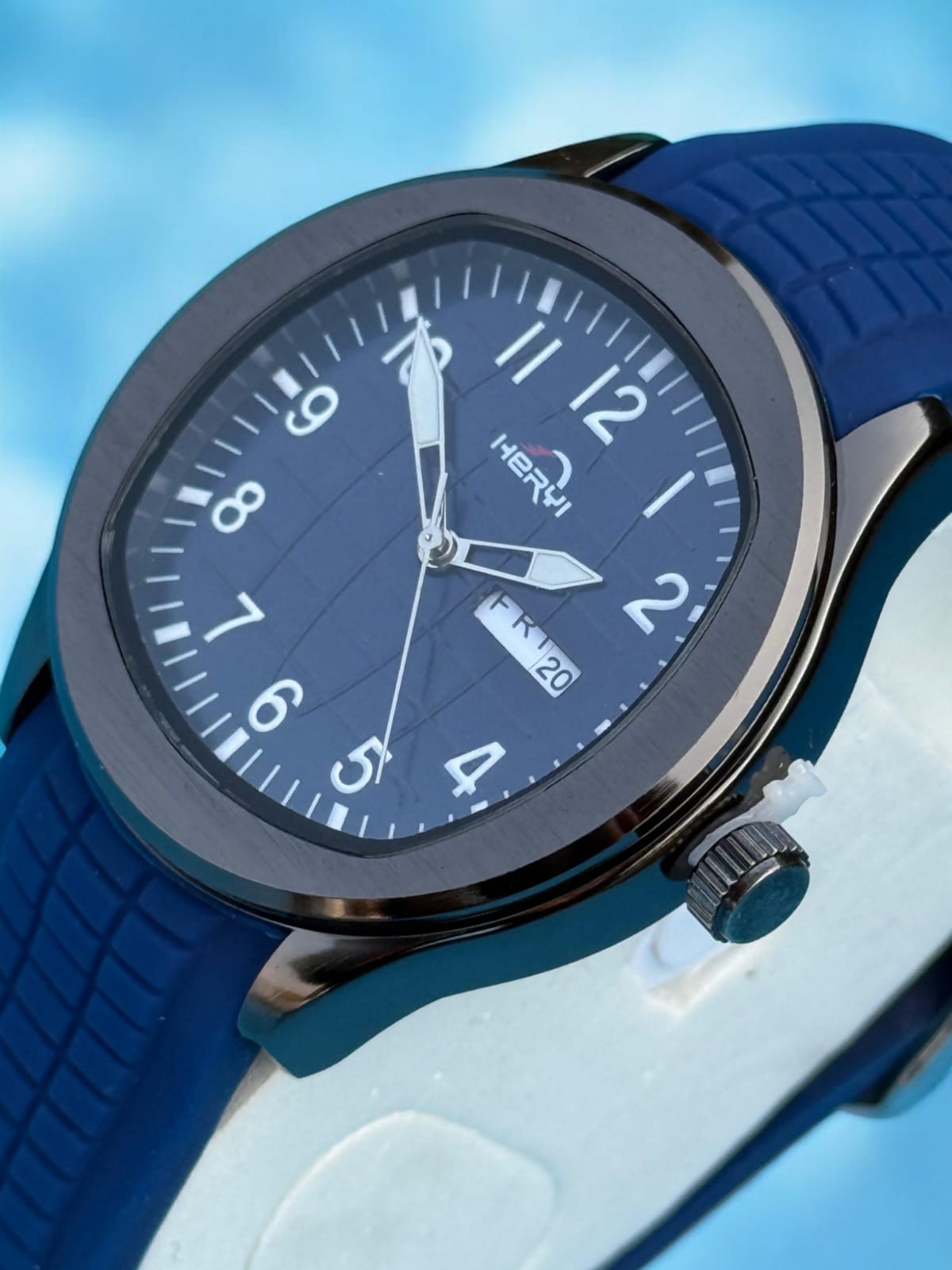 Heryi Premium Silicon Strap Watch – Stylish & Durable Timepiece