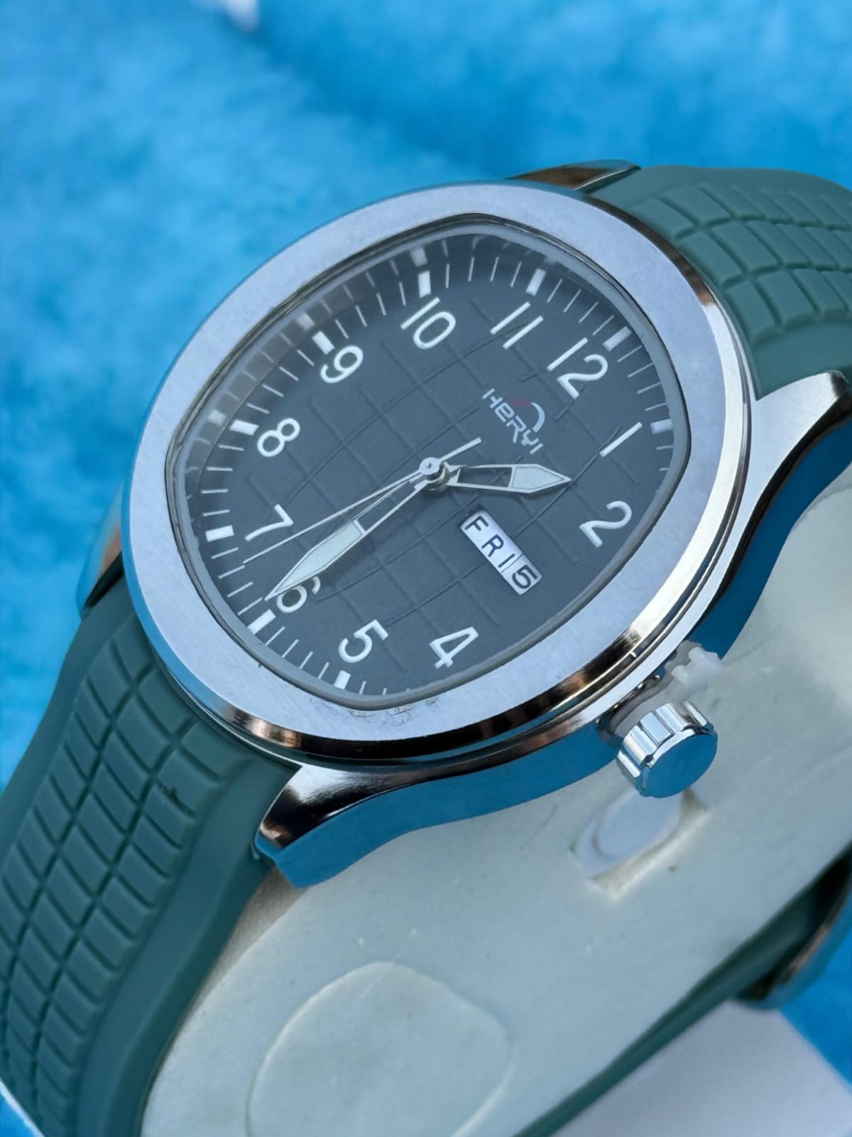 Heryi Premium Silicon Strap Watch – Stylish & Durable Timepiece