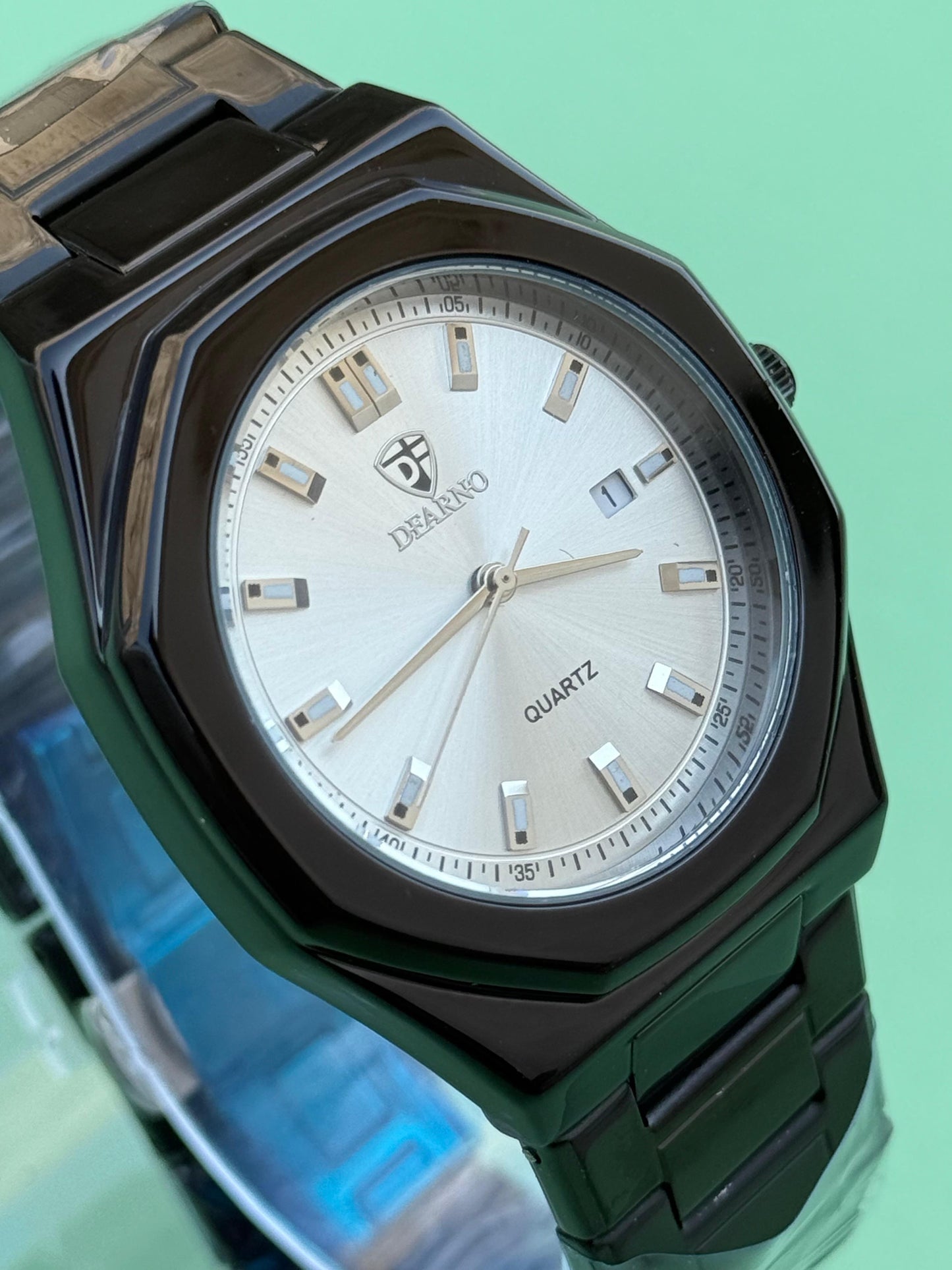 DFARNO Decent Men,s Watch - Premium Quality Timepiece