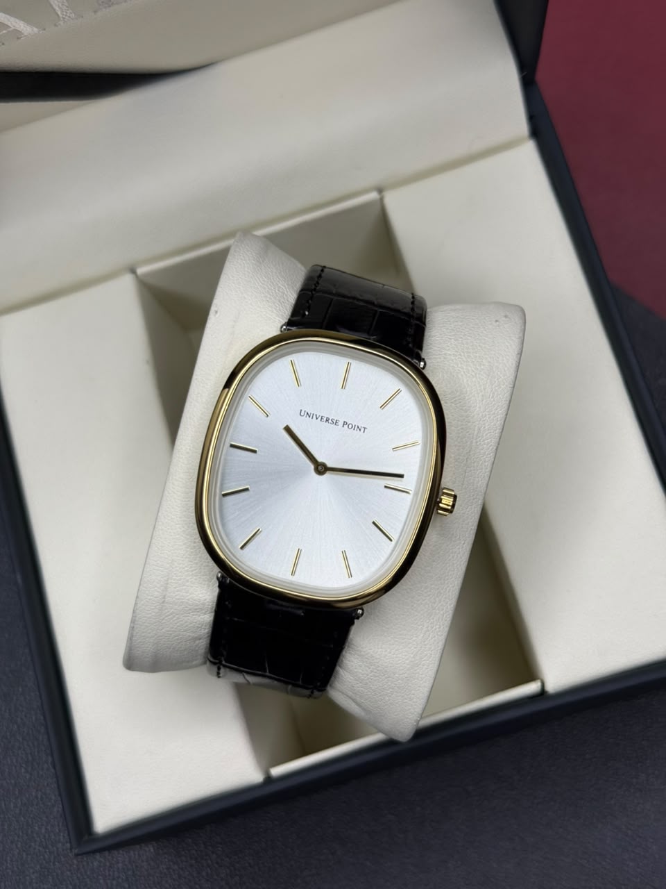 Universe Point - Aesthetic Old Money Straps Watch