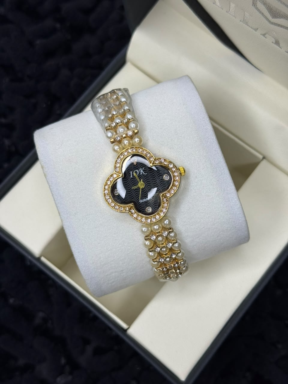 Clover Shaped Ladies Watch