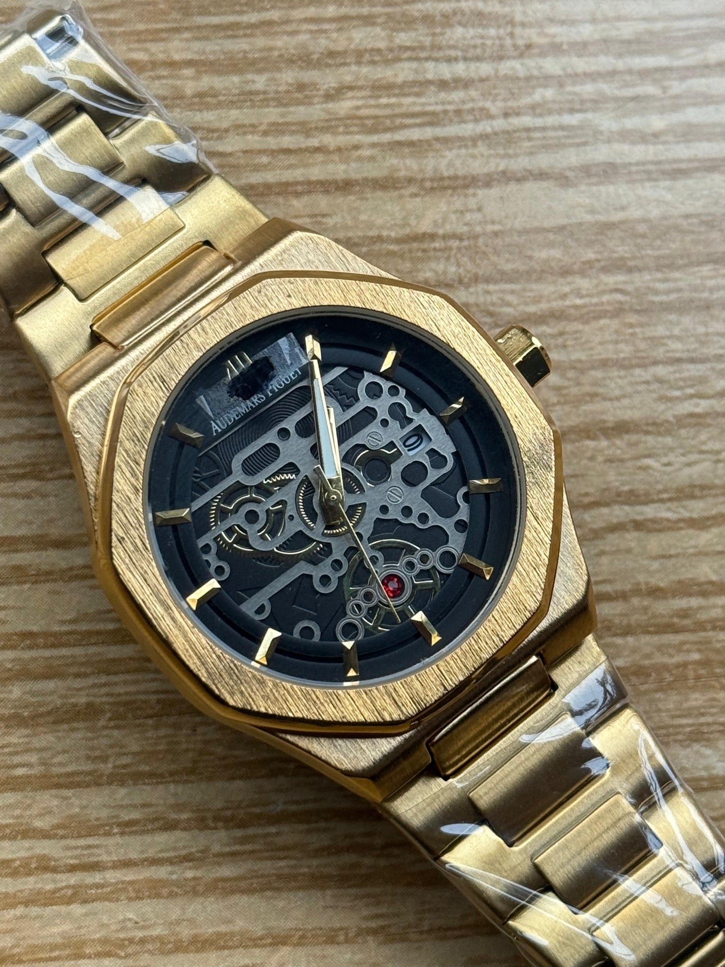 Aud-Pigu Inspired Stainless Steel Analog Watch with Butterfly Clasp