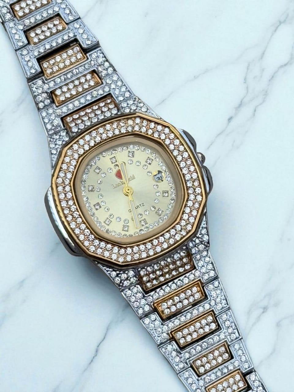 Ladies Look World Stones Watch with Stainless Steel Bracelet