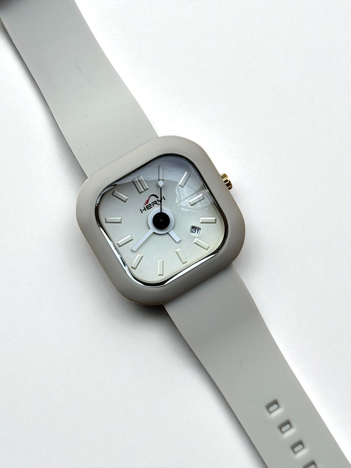 Heryi Square Watch | Sleek Matte Black Silicone Strap