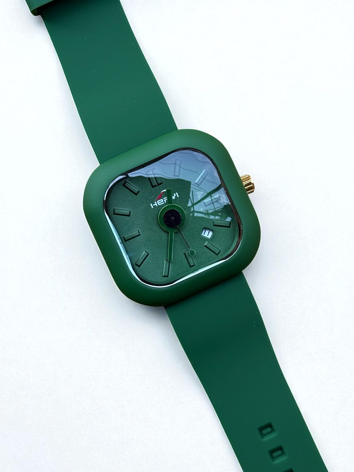 Heryi Square Watch | Sleek Matte Black Silicone Strap