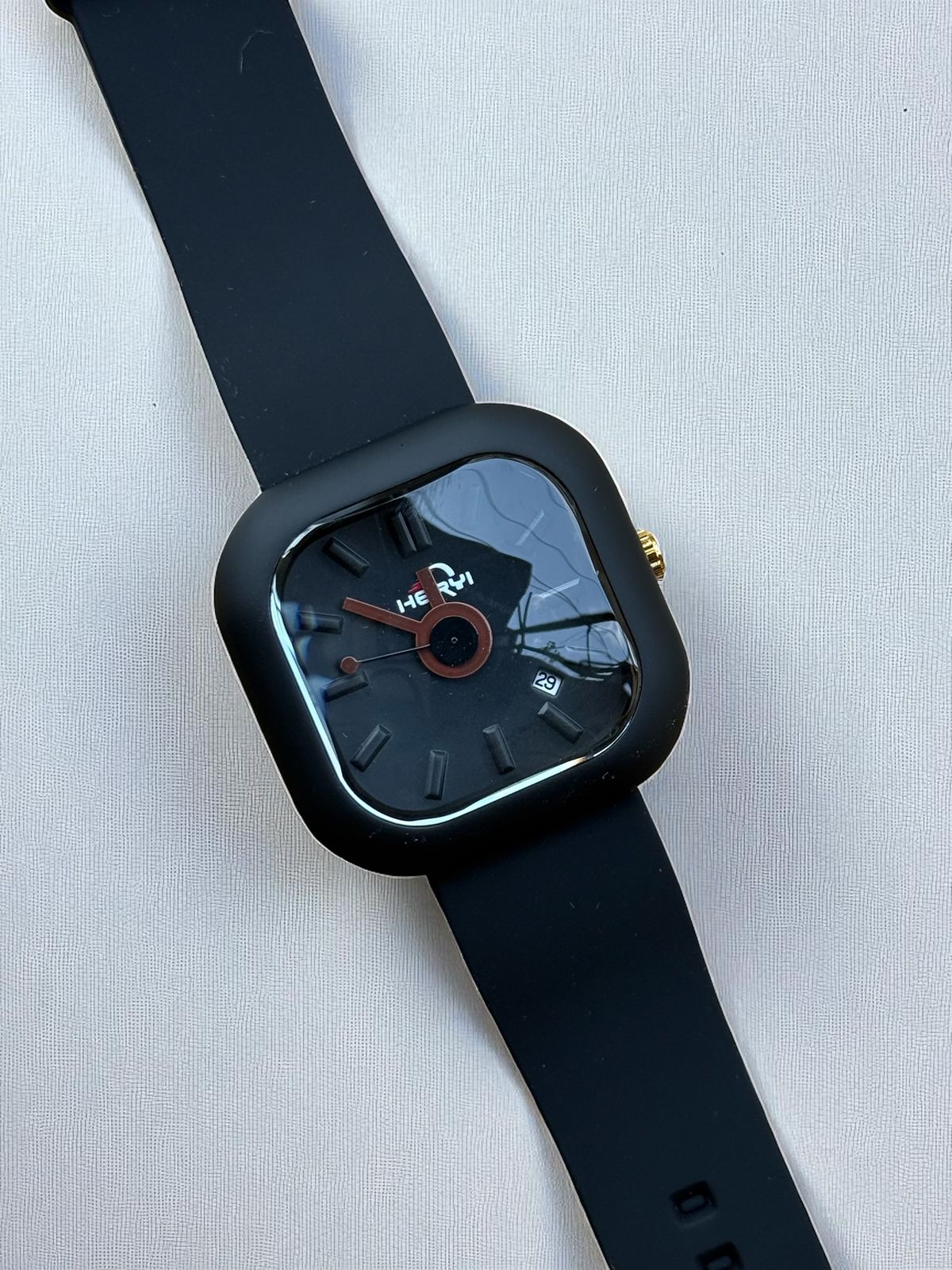 Heryi Square Watch | Sleek Matte Black Silicone Strap