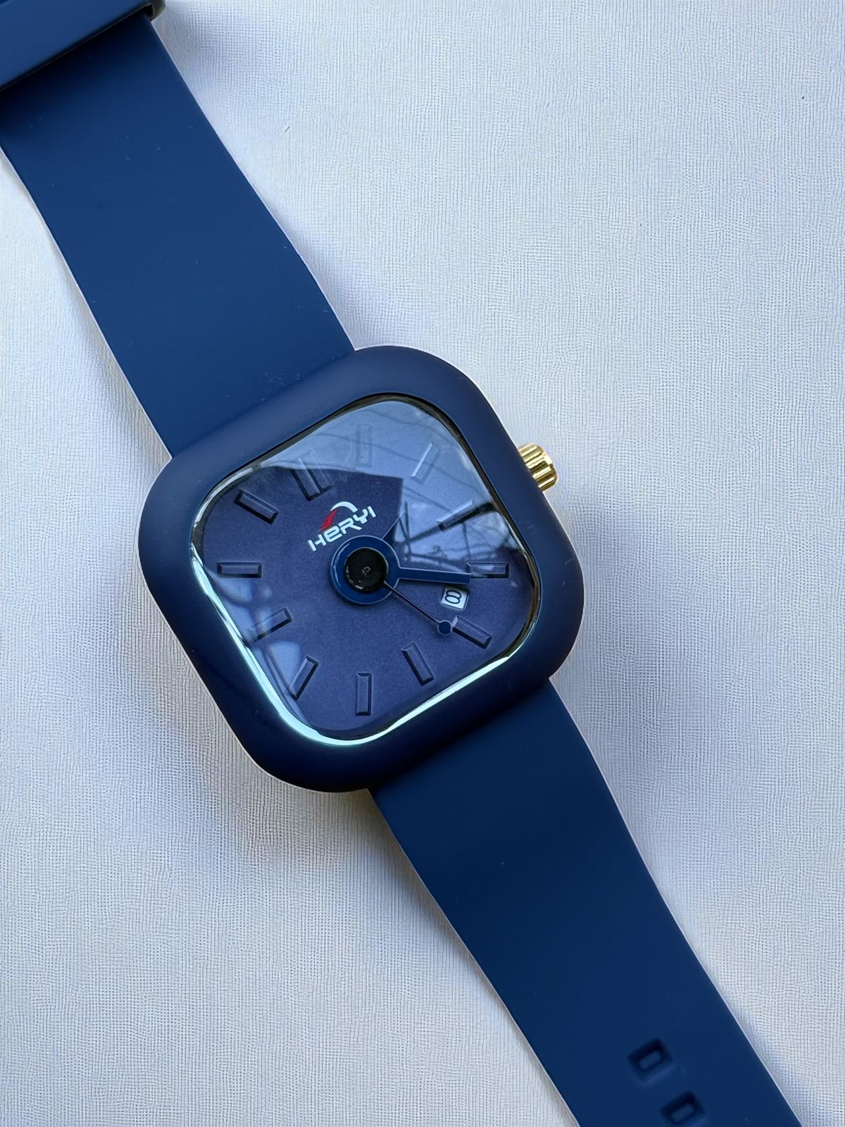 Heryi Square Watch | Sleek Matte Black Silicone Strap