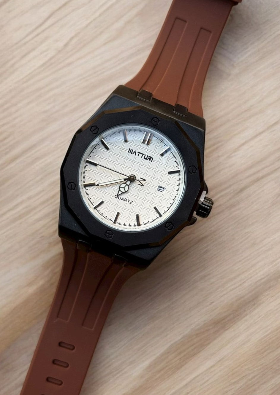 Matturi Scratch-Resistant Glass - Quartz Movement