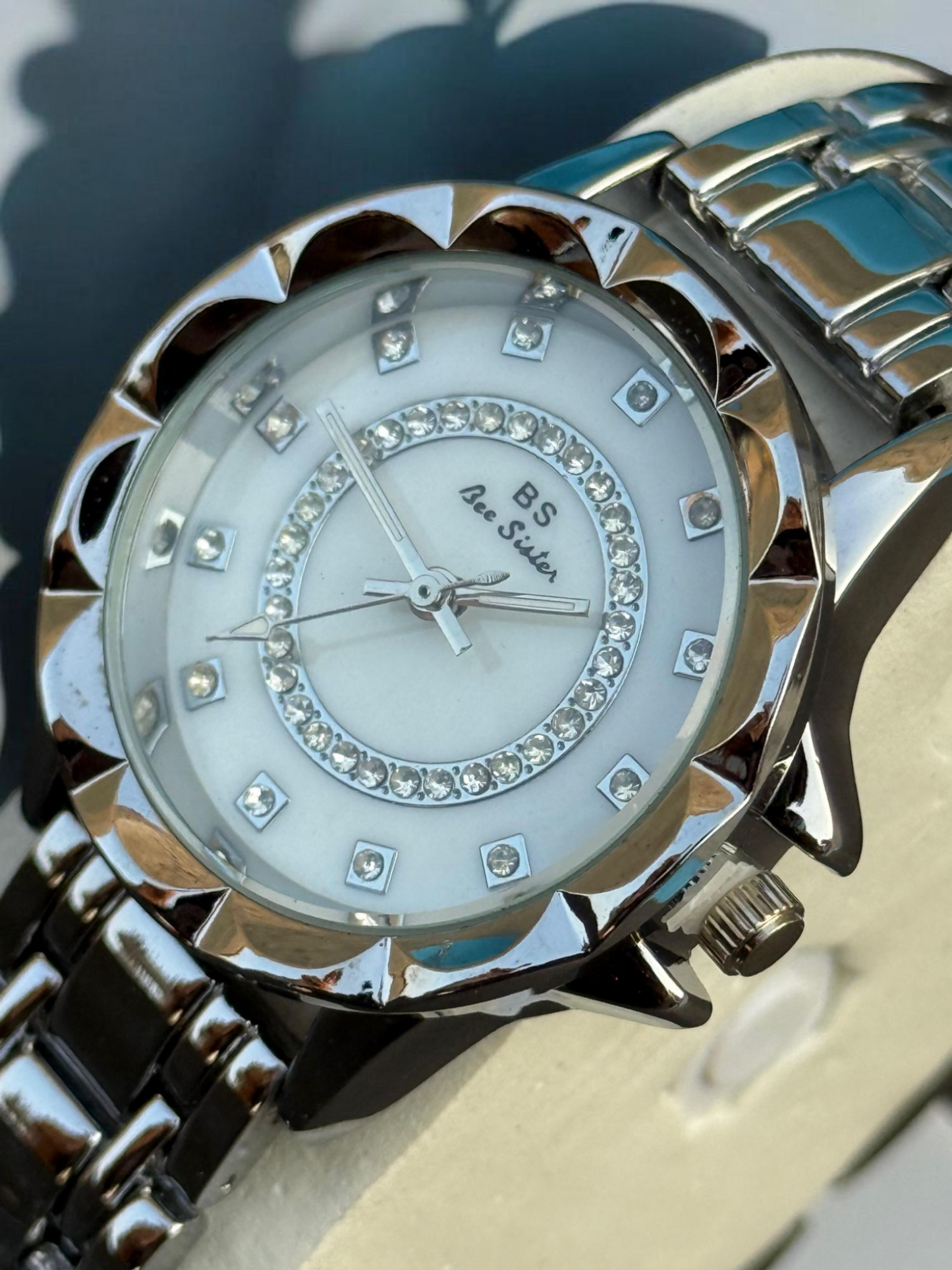 Bee Sister Ladies Watch - Elegant & Timeless Design