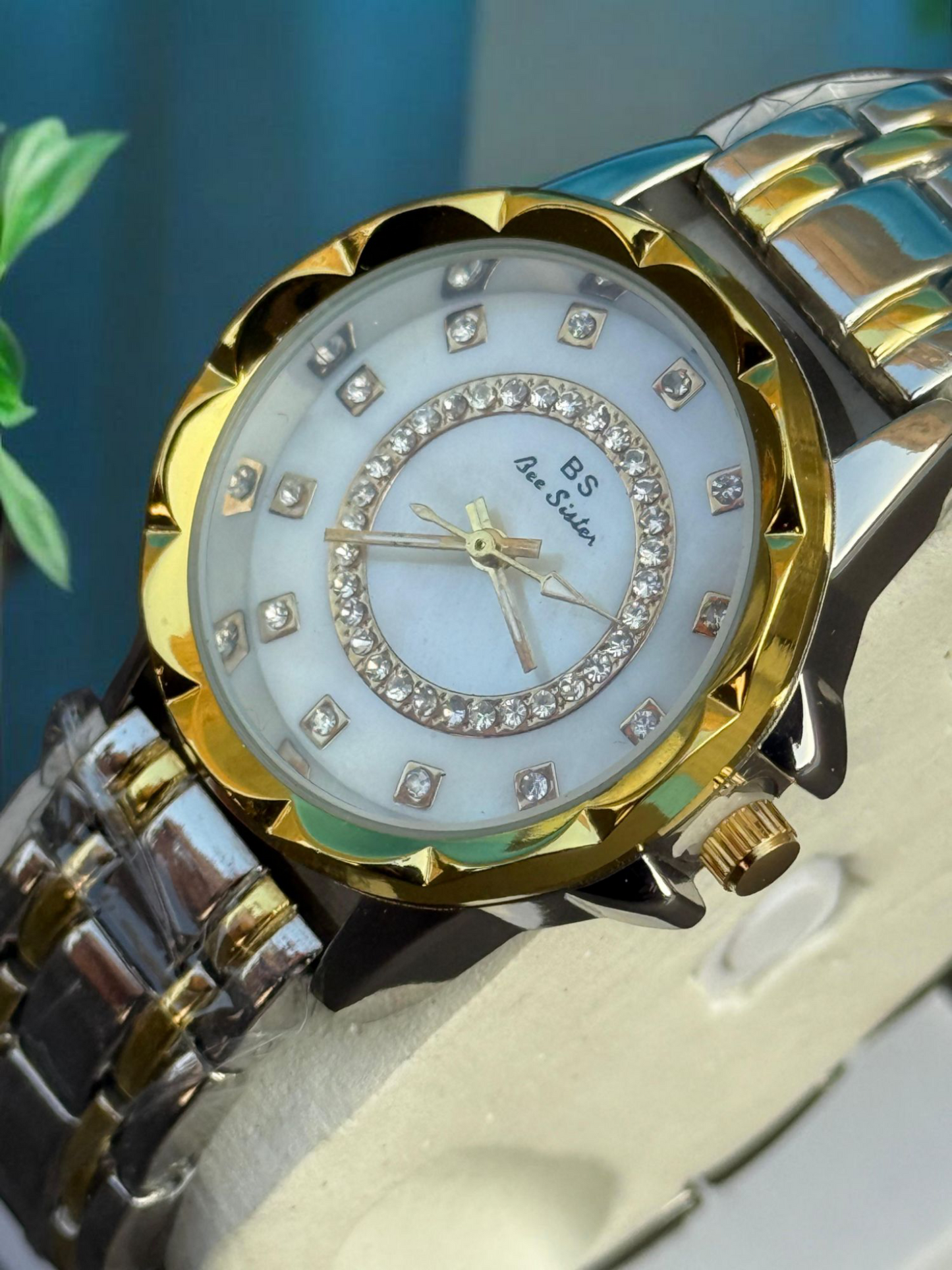 Bee Sister Ladies Watch - Elegant & Timeless Design