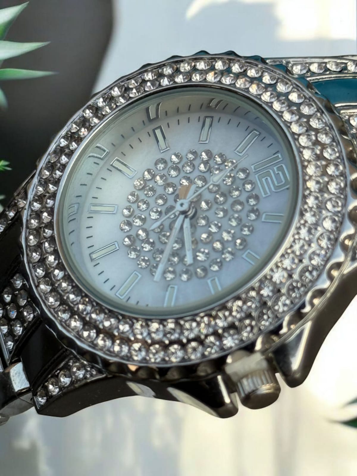 Bee Sister Women's Stylish Watch - Elegant Design & Precision Timekeeping