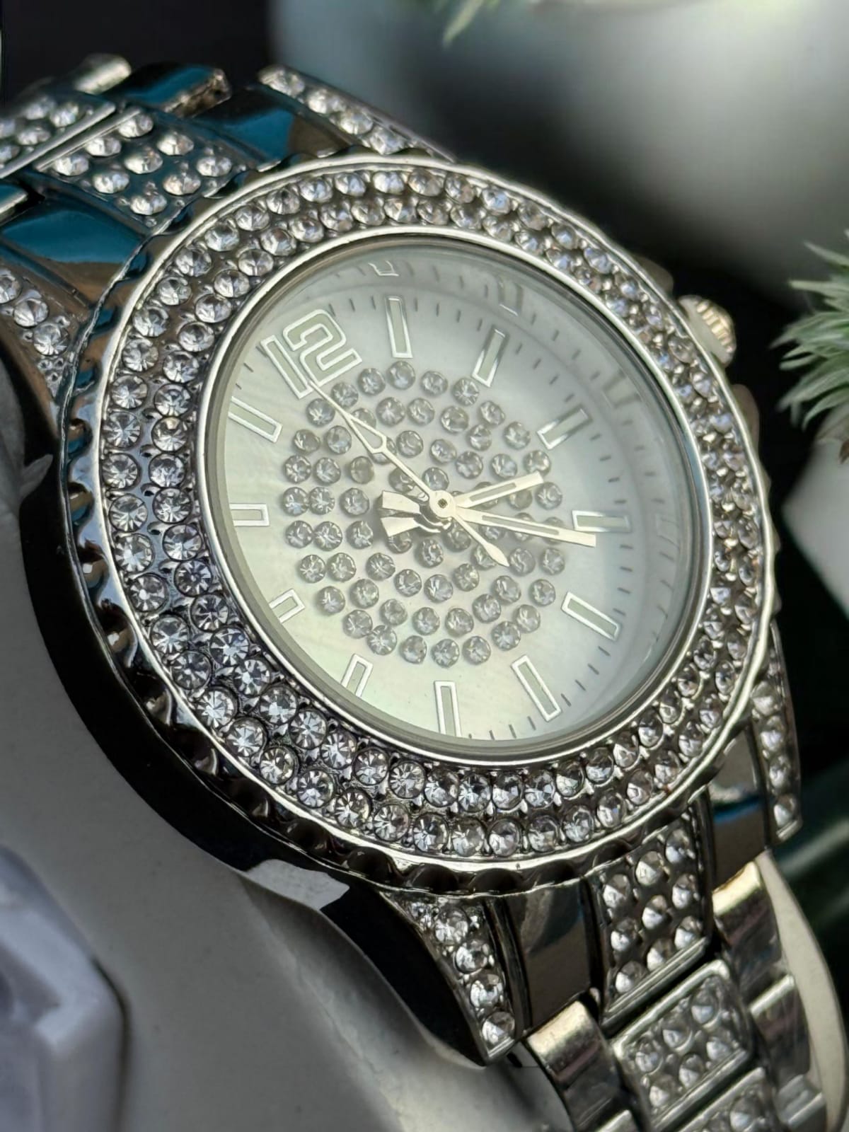 Bee Sister Women's Stylish Watch - Elegant Design & Precision Timekeeping