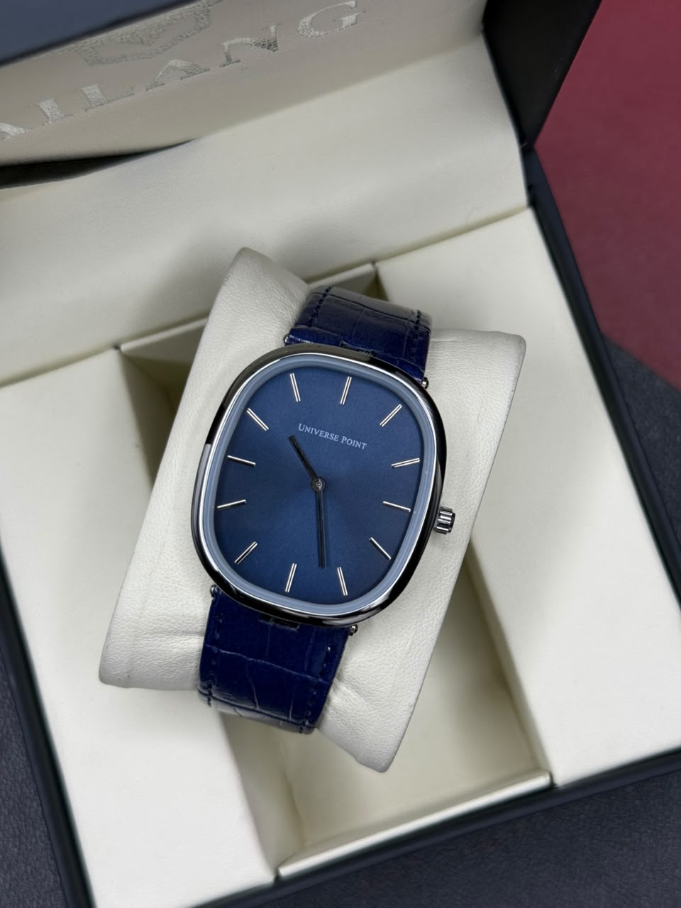 Universe Point - Aesthetic Old Money Straps Watch
