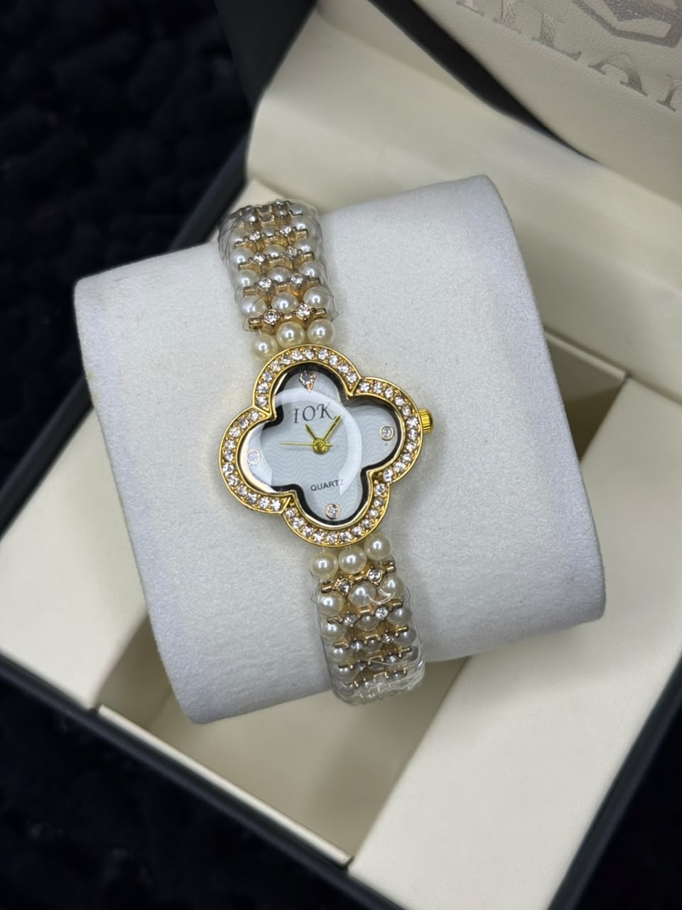 Clover Shaped Ladies Watch