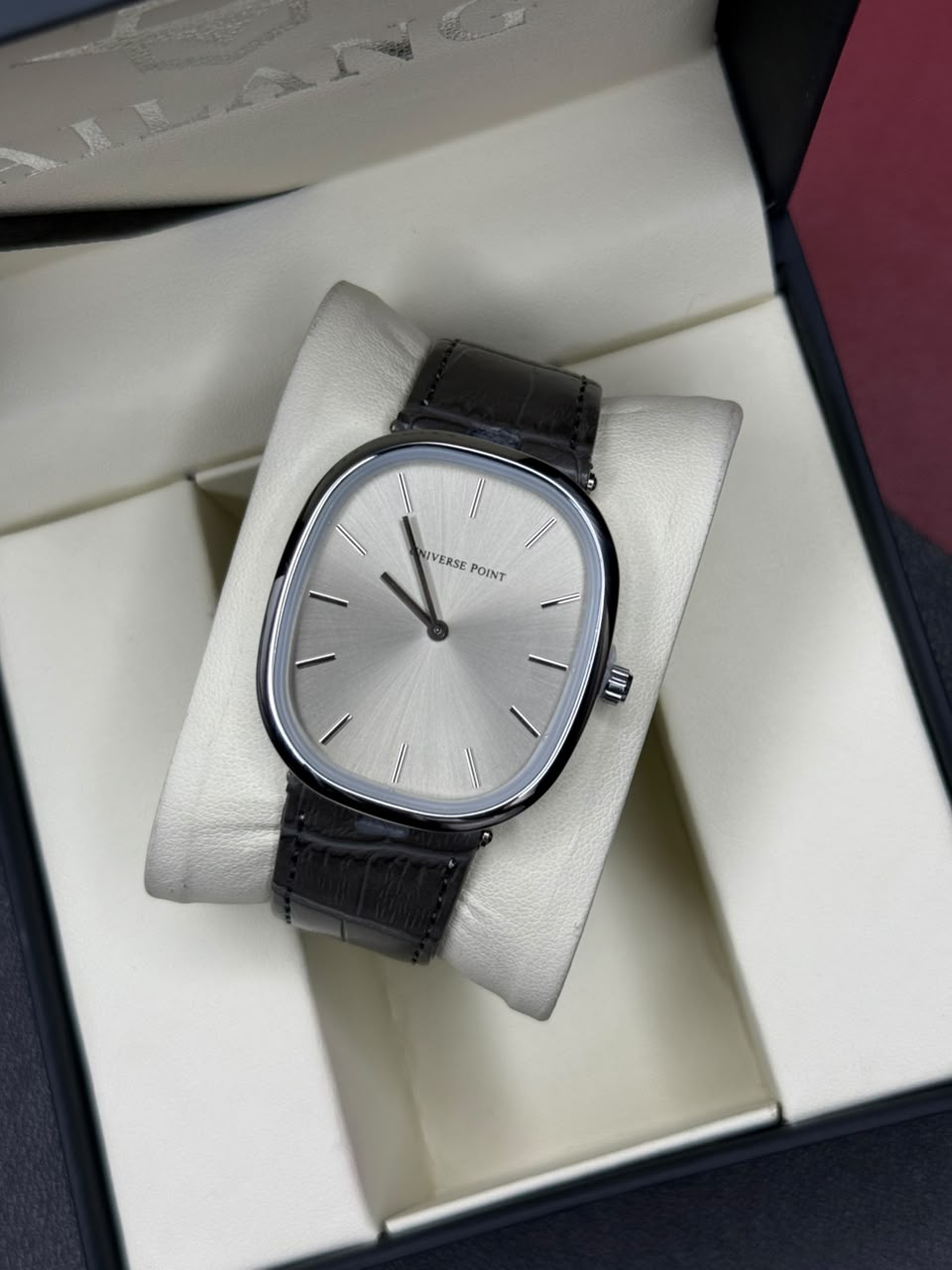 Universe Point - Aesthetic Old Money Straps Watch